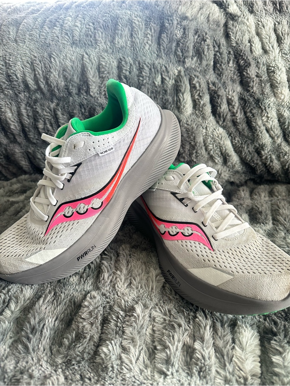 Saucony Women’s White Sneakers with Pink Wave & Green Lining